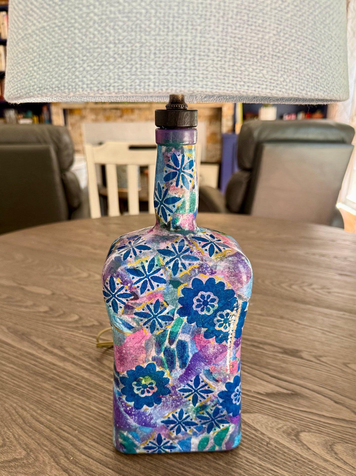 Bourbon bottle table lamp