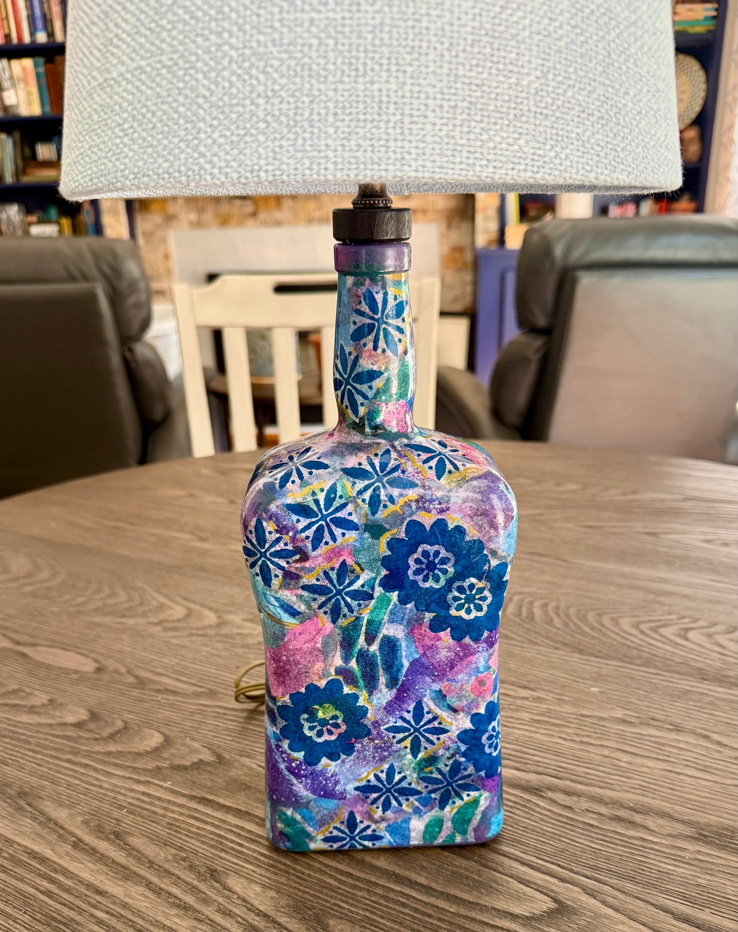 Bourbon bottle table lamp